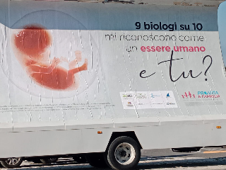 Rimuovere i manifesti anti aborto, raccolta firme a Montegiorgio contro la campagna nazionale pro life