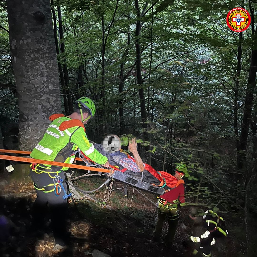 VeraTV.it | Acquasanta Terme - Fungaiolo scivola in un dirupo: soccorso ...