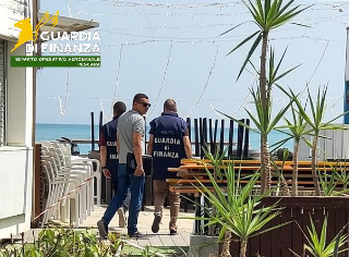 Silvi Marina - Scoperti cinque lavoratori in nero in uno stabilimento balneare