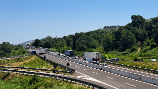 Scontro sull’Ascoli Mare tra furgone e auto: morta la conducente