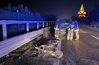 Senigallia - Due mezzi a fuoco dopo lo schianto, morto scooterista