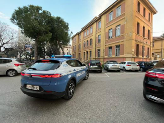 Pesaro - Trova portafogli e lo dà a polizia, ma dentro c’era la cocaina
