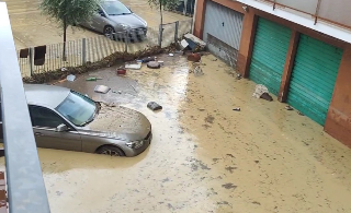 Ancona - Maltempo nelle Marche, Aspio esondato e famiglie isolate nelle frazioni