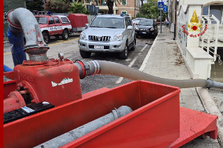 San Benedetto - Vigili del fuoco ancora impegnati per scantinati e garage allagati