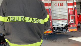 Incendio doloso ad Alba Adriatica: auto di un commerciante in fiamme