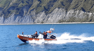 Pesaro - Capitaneria di Porto salva marittimo colto da malore a 35 miglia dalla costa