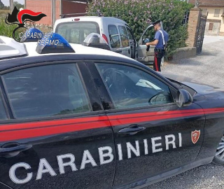 Montegranaro - Scoperti a bordo di un’auto rubata: denunciata una coppia