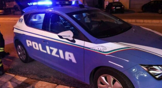 Aggredito e accoltellato nella notte un benzinaio: è grave