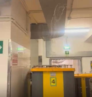 Piove anche nelle cucine dell’ospedale, Ast: "Bloccata la perdita, nessun danno ad alimenti"