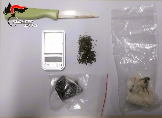 Fabriano - Nascondeva droga in strada, denunciato per spaccio un minorenne