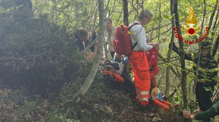 Fiastra, persona soccorsa nel bosco: intervento dei Vigili del Fuoco e del Soccorso Alpino