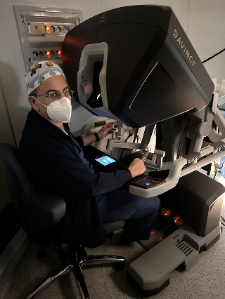 Ancona - Due pazienti operati al polmone con il robot ’Da Vinci’ e dimessi dopo 3 giorni
