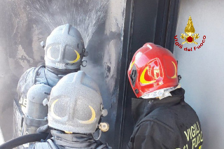 Doppio incendio nel Pesarese, paura per un anziano solo in casa