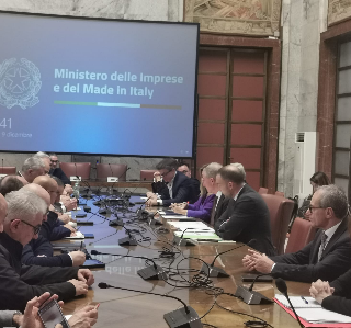 Fabriano – Attesa dal Governo per la sospensione dei licenziamenti alla Fedrigoni