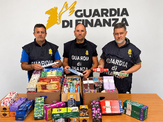 Jesi - Fiere di San Settimio, controlli della Finanza: sequestrati oltre 9900 prodotti