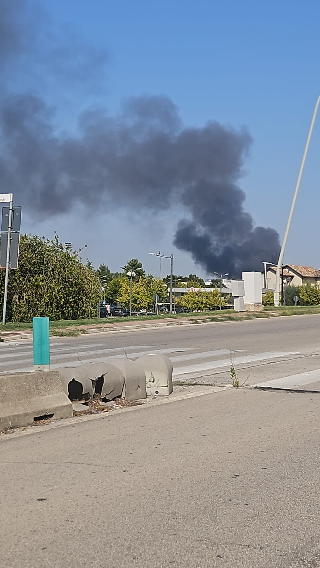 Maltignano - Incendio lungo la Bonifica del Tronto: tutte le squadre della provincia in azione