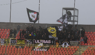 Ascoli, la contestazione ultras: "Solo per la maglia"