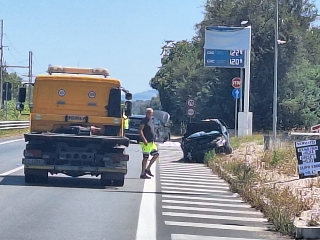 Ciclisti morti sulla SS16, erano una coppia tra i 30 e i 40 anni: neopatentato l’investitore