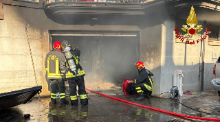 Centobuchi - Incendio nel garage, tre uomini al pronto soccorso e palazzina offlimits