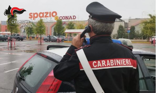 Rubano nei supermercati e negli chalet, scovati dai carabinieri del Fermano gli autori di tre furti