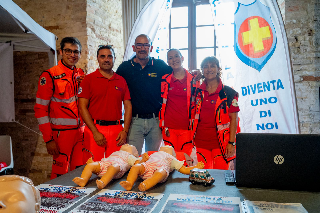 Ancona – Dimostrazioni pratiche della Croce Gialla alla Mole con bambini ed adulti