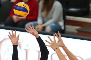 Volley A2, due tifosi della Yuasa Grottazzolina insultano giocatore del Ravenna