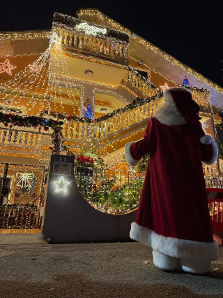 Montesilvano - Via Leopardi si illumina: l’8 dicembre torna la Casa di Babbo Natale