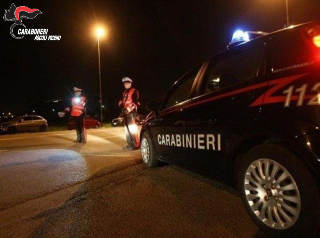 San Benedetto - Coltellate e bastonate in pieno centro, grave giovane di 23 anni