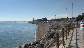 Porto Recanati - Choc sulla spiaggia: «Si è seduto accanto a me e ha iniziato a masturbarsi»