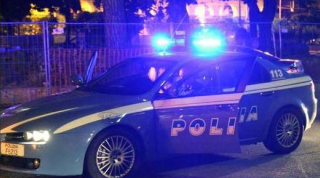 Ancona – Ubriaco confonde la casa e si introduce di notte in un’abitazione, denunciato dalla polizia