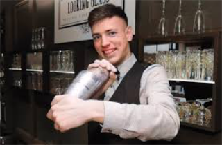 Fiaccolata in memoria di Matteo Leone, trovato morto a Londra a soli 31 anni