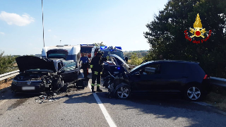 Porto Recanati - Incidente sul lungomare, un ferito estratto dai vigili del fuoco