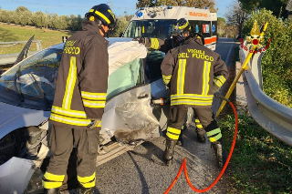 Montecassiano - Incidente a Sambucheto, donna salvata dai vigili del fuoco