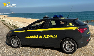 Macerata - Frode fiscale e contributiva da oltre 2,3 milioni: 490 lavoratori impiegati illegalmente, denunciato un imprenditore