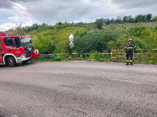 Auto in un burrone a Campli, ferito un uomo recuperato dai vigili del fuoco