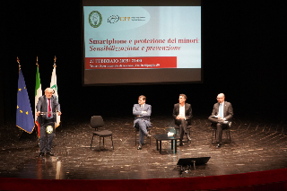 Ancona – Due eventi per tutelare i giovani sull’uso eccessivo dello smartphone