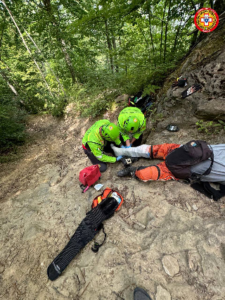 Cade con la moto da enduro, ferito recuperato dal Soccorso Alpino