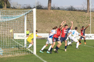 Forsempronese-Samb 1-1: rossoblù prima dominano poi vengono ripresi, gol di Martiniello e Casolla