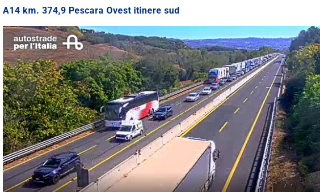 Incendio tra A14 e bivio A25, 5 km di coda a Pescara in direzione nord