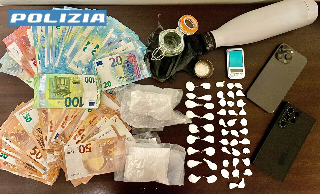 Ancona – Scoperti con 2 etti di cocaina e 4 mila euro in contanti, arrestati due giovani