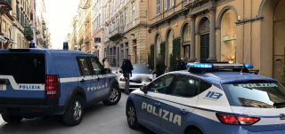 Si avvicina ai passanti e offre sesso in cambio di denaro: 23enne arrestata