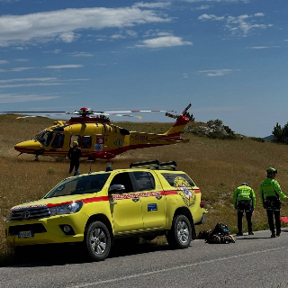 Cade lungo la strada per il Rifugio del Fargno, minorenne soccorso con l’elisoccorso