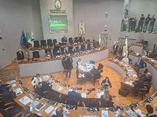 Consiglio Marche, nuova composizione tra surroghe e sostituzioni