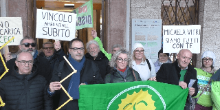 Pesaro - Ata Boccia emendamento "Salva Riceci", comitati in piazza con il metro