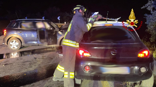 Tolentino - Scontro frontale nella notte sulla SS78: due auto coinvolte