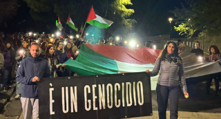 "Luci sulla Palestina, 100 ospedali per Gaza", grande partecipazione al corteo di medici e infermieri