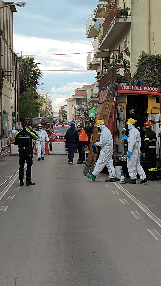 San Benedetto - Ispezione in corso nell’Ecomostro: chiusa via Calatafimi