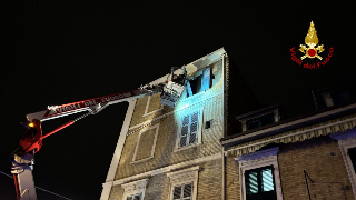 Lite in famiglia ad Ancona, mamma figlia e fratello feriti