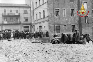 I vigili del fuoco ricordano l’alluvione che devastò Ancona 66 anni fa
