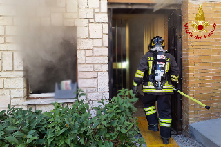 Recanati - Incendio in un appartamento, intervento dei vigili del fuoco